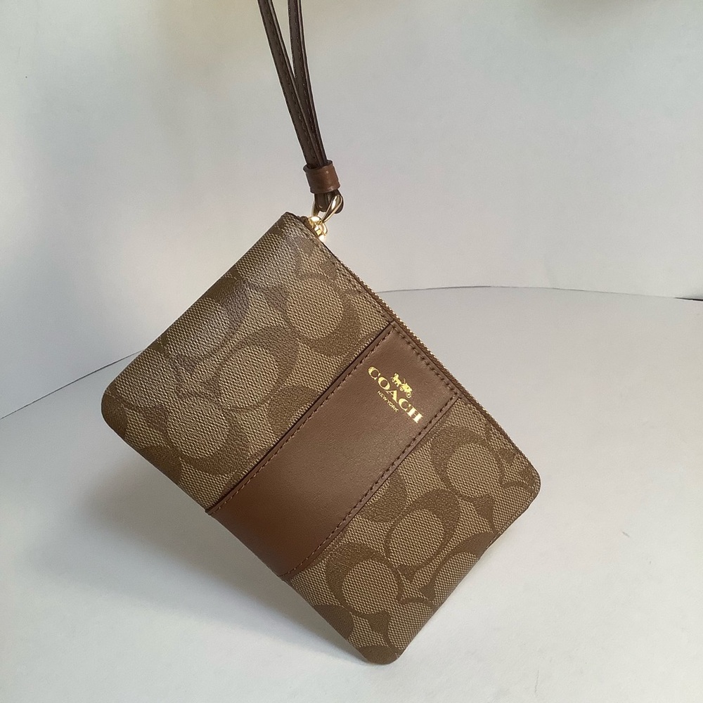 NEW Coach signature F58035 corner zip wristlet